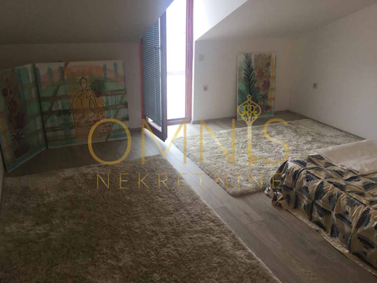 OPATIJA – APPARTAMENTO SU DUE LIVELLI IN VILLA CON VISTA PANORAMICA SUL MARE
