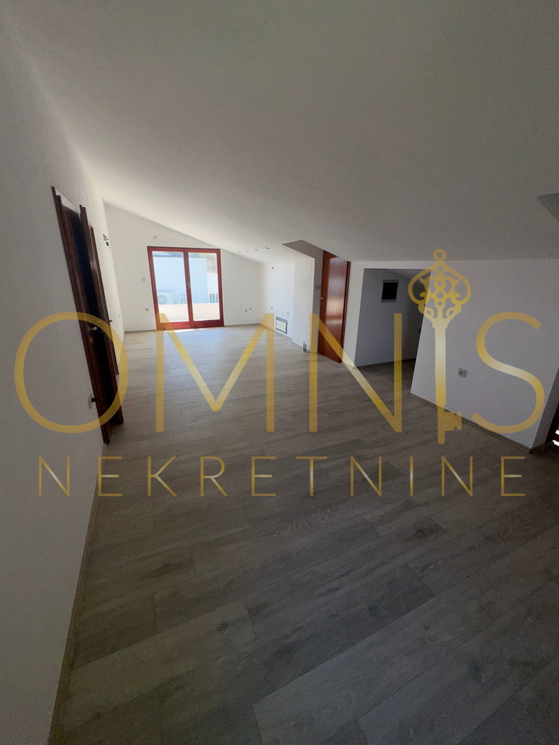 OPATIJA – APPARTAMENTO SU DUE LIVELLI IN VILLA CON VISTA PANORAMICA SUL MARE