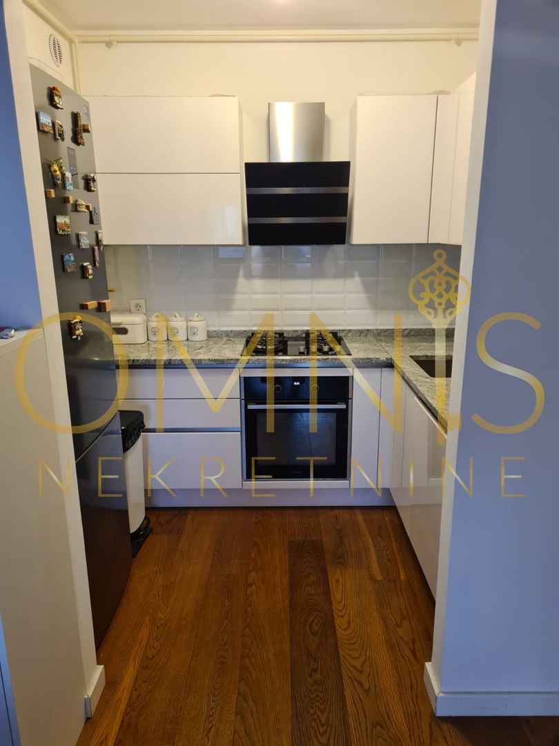 Rijeka, Donja Drenova – moderno trilocale di 79 m² con loggia