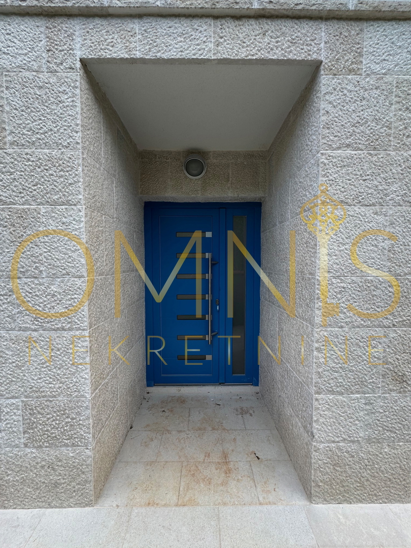 Vrbnik, isola di Krk – casa moderna con piscina e giardino