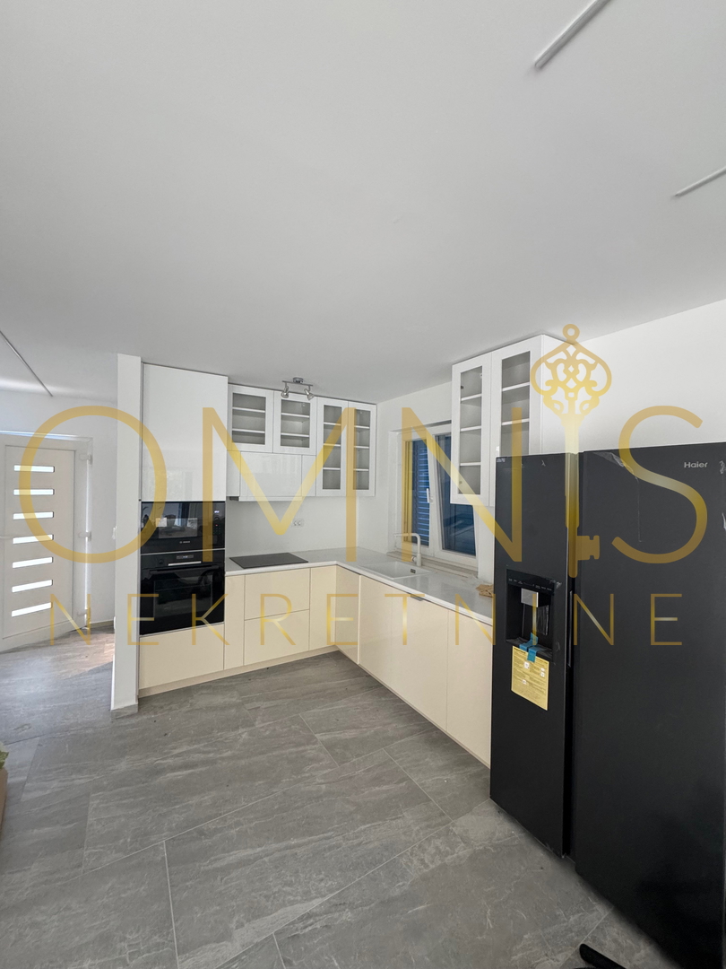 Vrbnik, isola di Krk – casa moderna con piscina e giardino