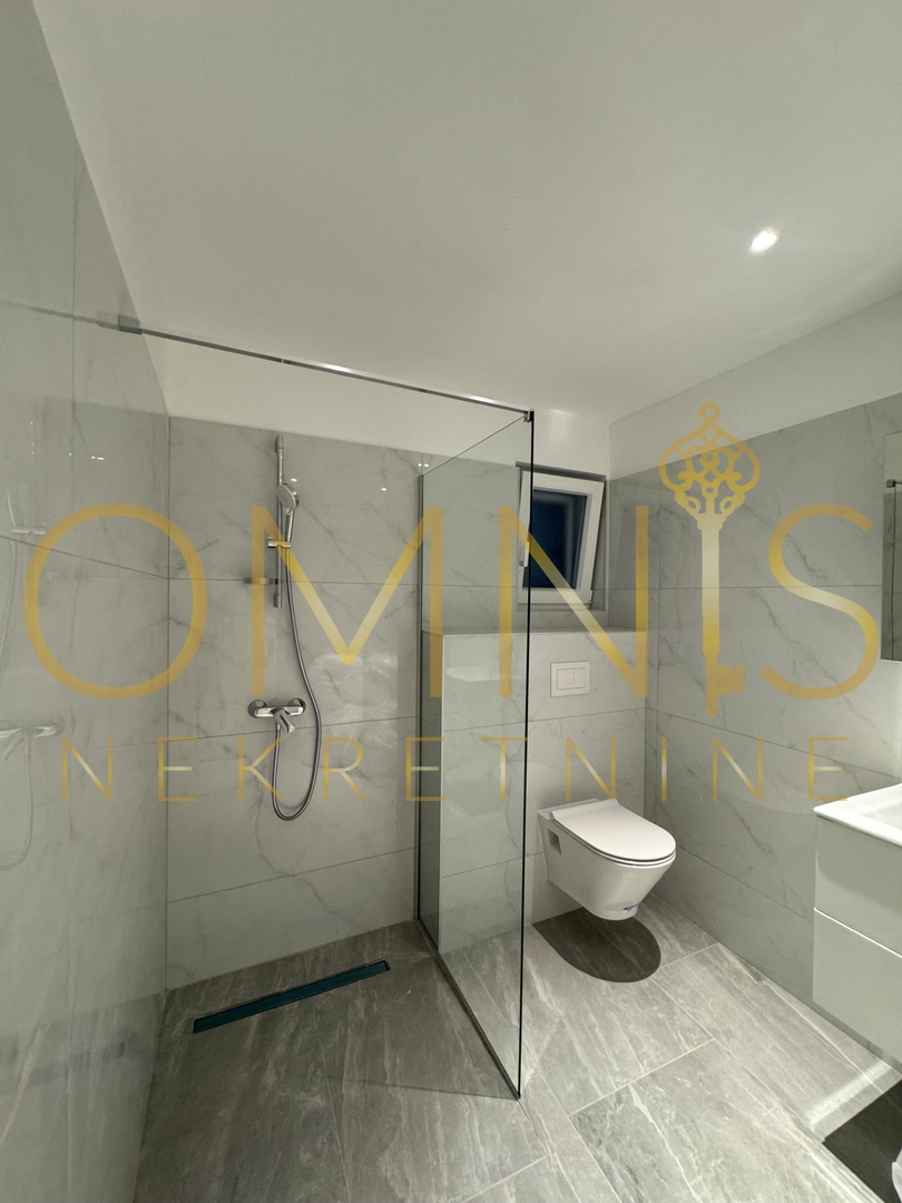 Vrbnik, isola di Krk – casa moderna con piscina e giardino