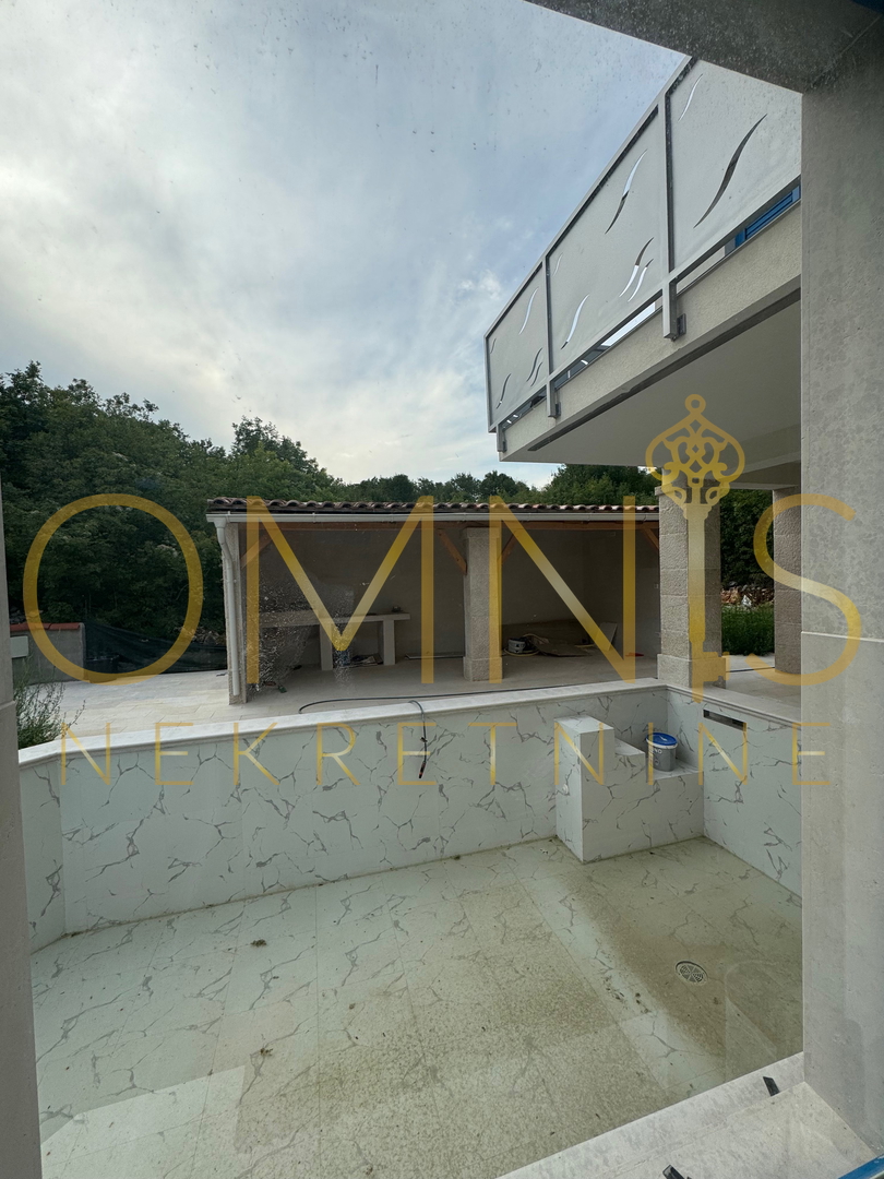 Vrbnik, isola di Krk – casa moderna con piscina e giardino