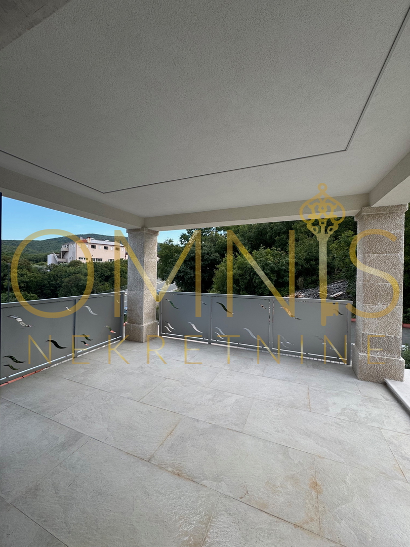 Vrbnik, isola di Krk – casa moderna con piscina e giardino