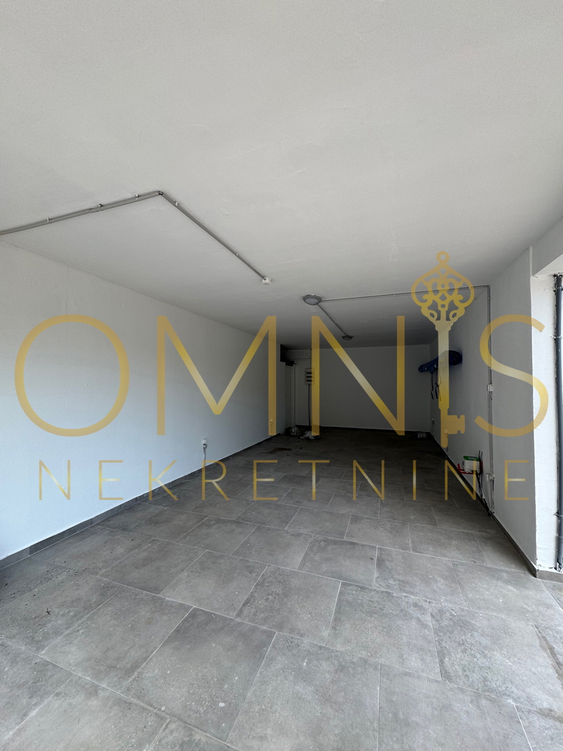 Vrbnik, isola di Krk – casa moderna con piscina e giardino