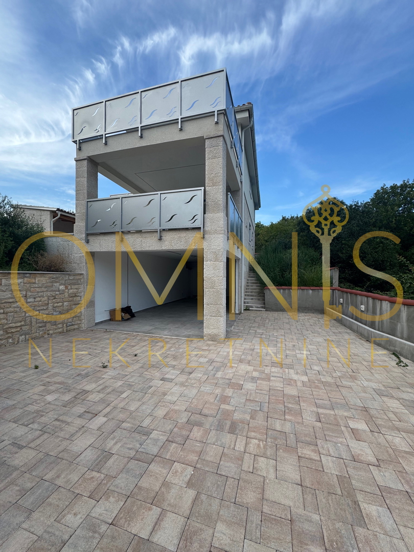 Vrbnik, isola di Krk – casa moderna con piscina e giardino