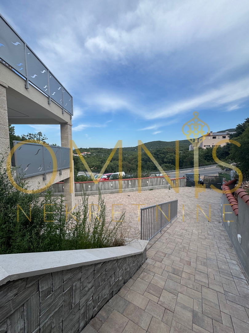 Vrbnik, isola di Krk – casa moderna con piscina e giardino