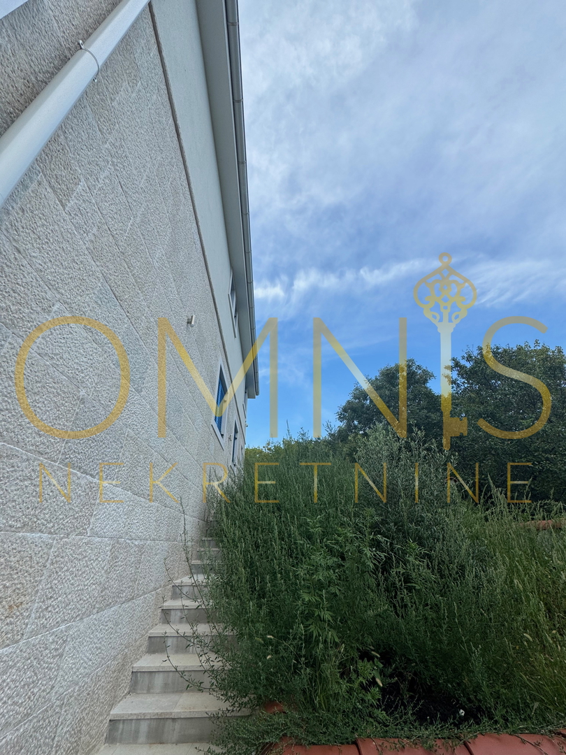 Vrbnik, isola di Krk – casa moderna con piscina e giardino