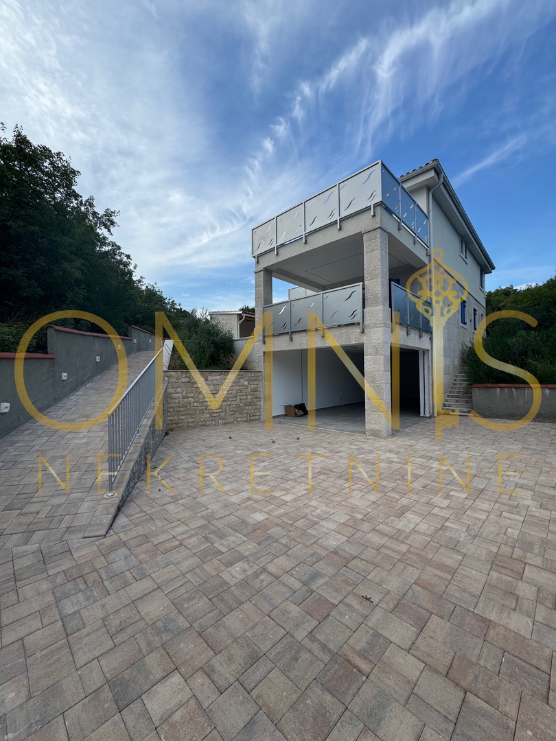 Vrbnik, isola di Krk – casa moderna con piscina e giardino