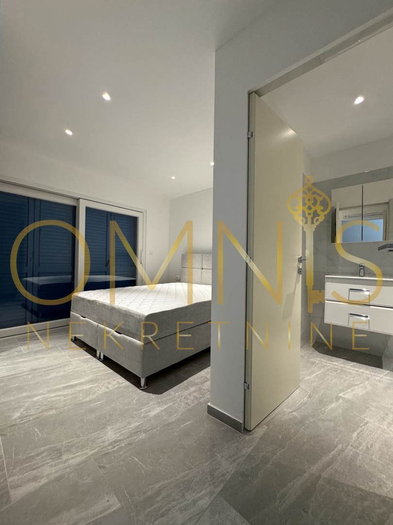 Vrbnik, isola di Krk – casa moderna con piscina e giardino