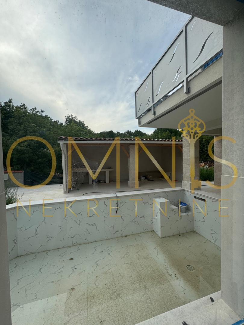 Vrbnik, isola di Krk – casa moderna con piscina e giardino