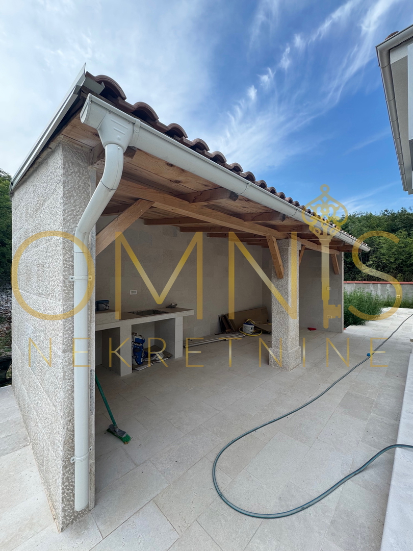 Vrbnik, isola di Krk – casa moderna con piscina e giardino