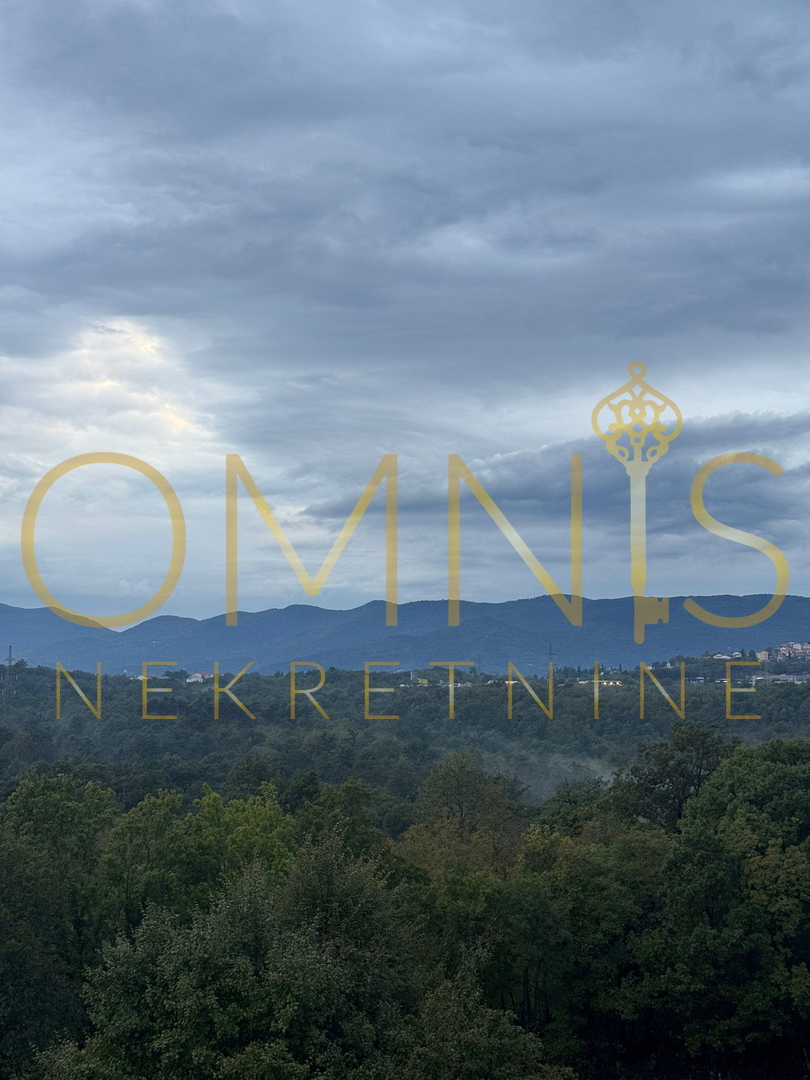 Viškovo, appartamento su due piani di 86 m² con terrazza e ripostiglio