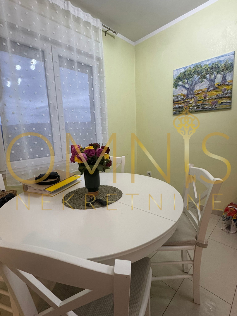 Viškovo, appartamento su due piani di 86 m² con terrazza e ripostiglio