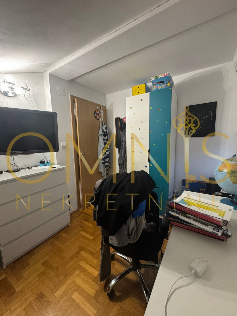 Viškovo, appartamento su due piani di 86 m² con terrazza e ripostiglio