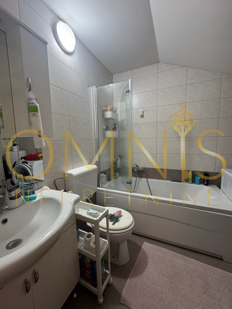 Viškovo, appartamento su due piani di 86 m² con terrazza e ripostiglio