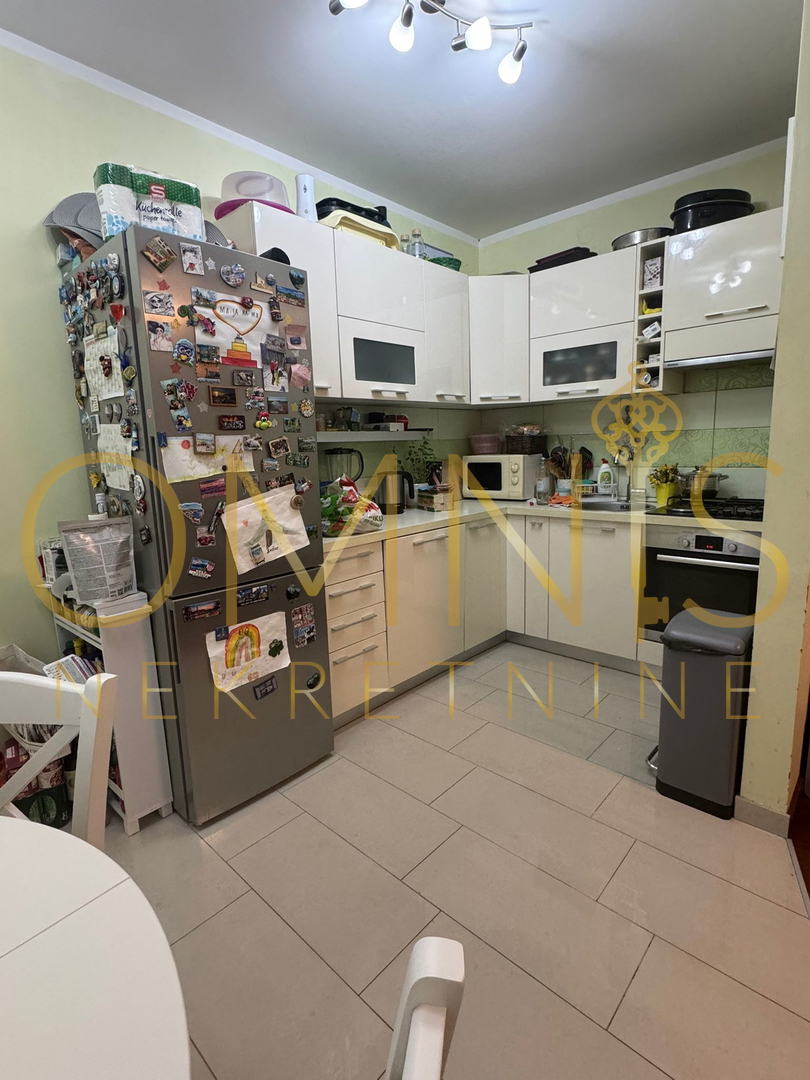 Viškovo, appartamento su due piani di 86 m² con terrazza e ripostiglio