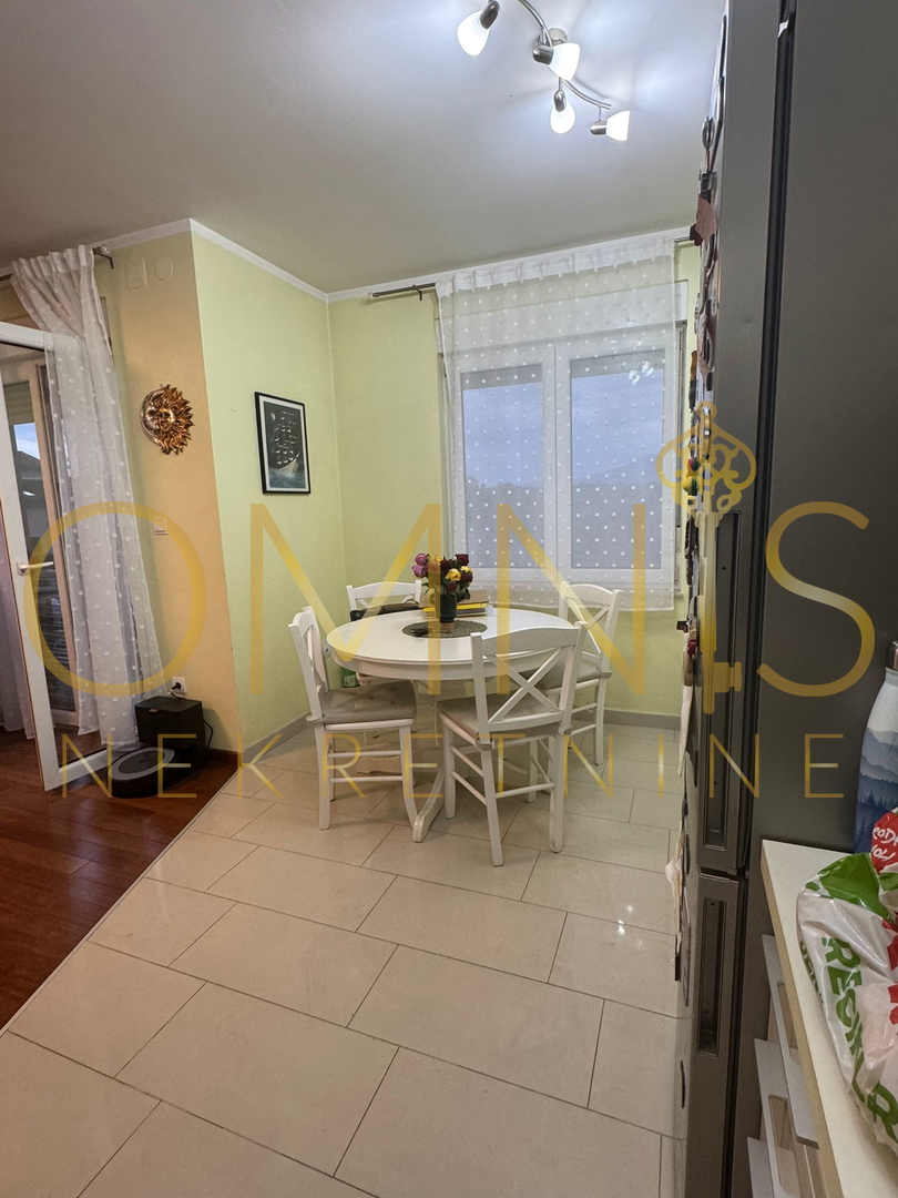 Viškovo, appartamento su due piani di 86 m² con terrazza e ripostiglio