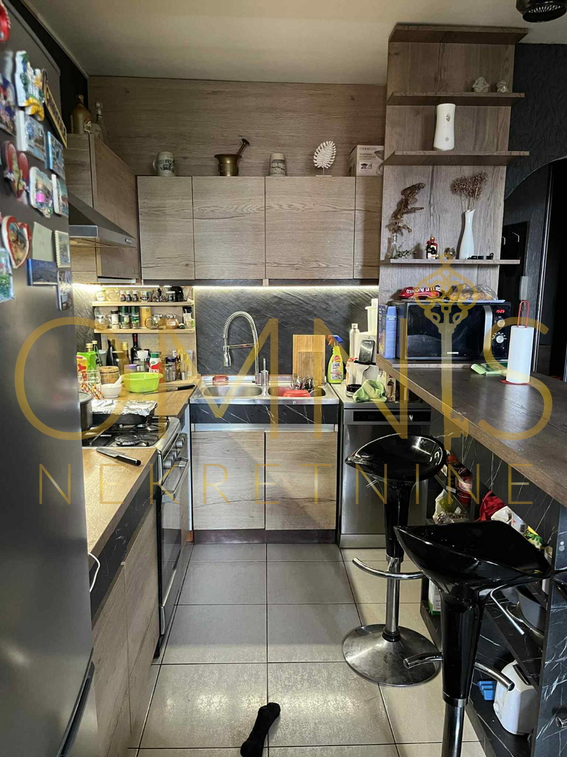 RIJEKA – APPARTAMENTO TRILOCALE + CANTINA, 65m² – VISTA MARE