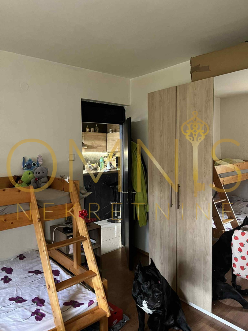 RIJEKA – APPARTAMENTO TRILOCALE + CANTINA, 65m² – VISTA MARE