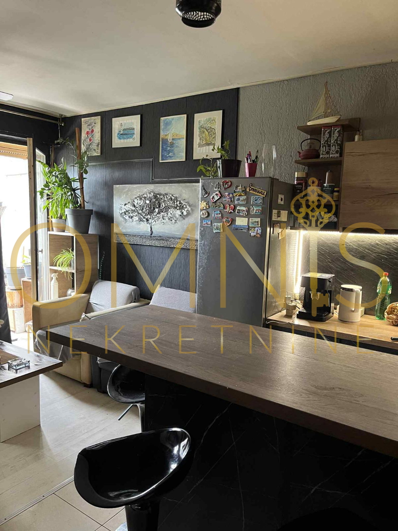 RIJEKA – APPARTAMENTO TRILOCALE + CANTINA, 65m² – VISTA MARE