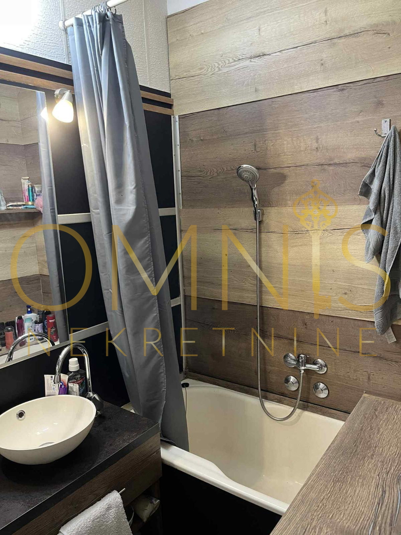 RIJEKA – APPARTAMENTO TRILOCALE + CANTINA, 65m² – VISTA MARE