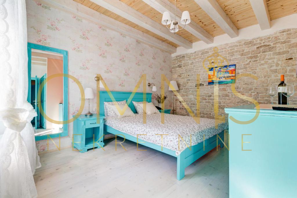 FAŽANA – RISTORANTE E BOUTIQUE HOTEL HERITAGE IN UN EDIFICIO DI 500 ANNI, A 100 m DAL MARE