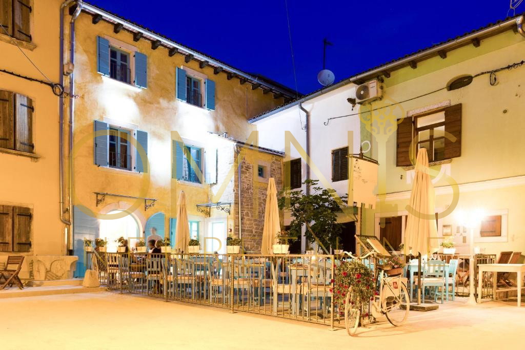 FAŽANA – RISTORANTE E BOUTIQUE HOTEL HERITAGE IN UN EDIFICIO DI 500 ANNI, A 100 m DAL MARE