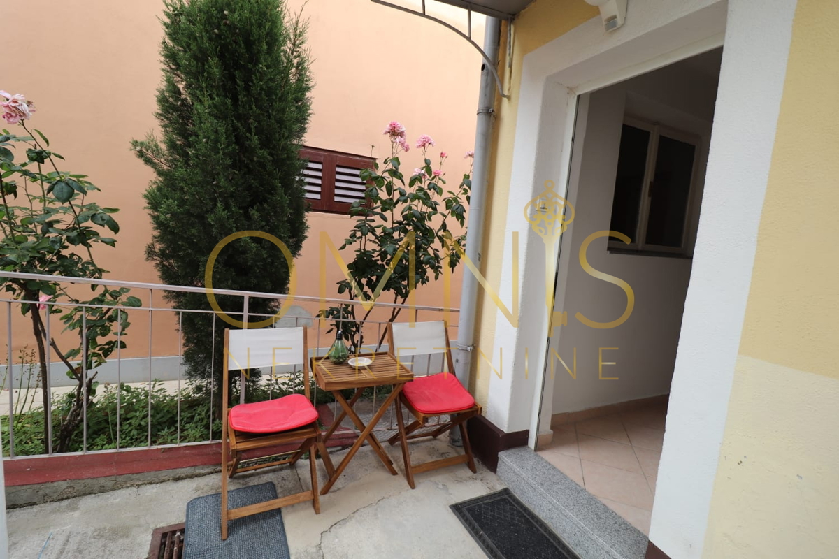 OPATIJA CENTRO – splendido appartamento 1S+DB di 43 m², a 50 m dal mare, vista mare!