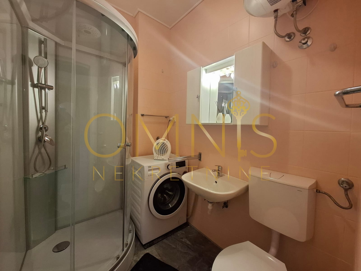 OPATIJA CENTRO – splendido appartamento 1S+DB di 43 m², a 50 m dal mare, vista mare!