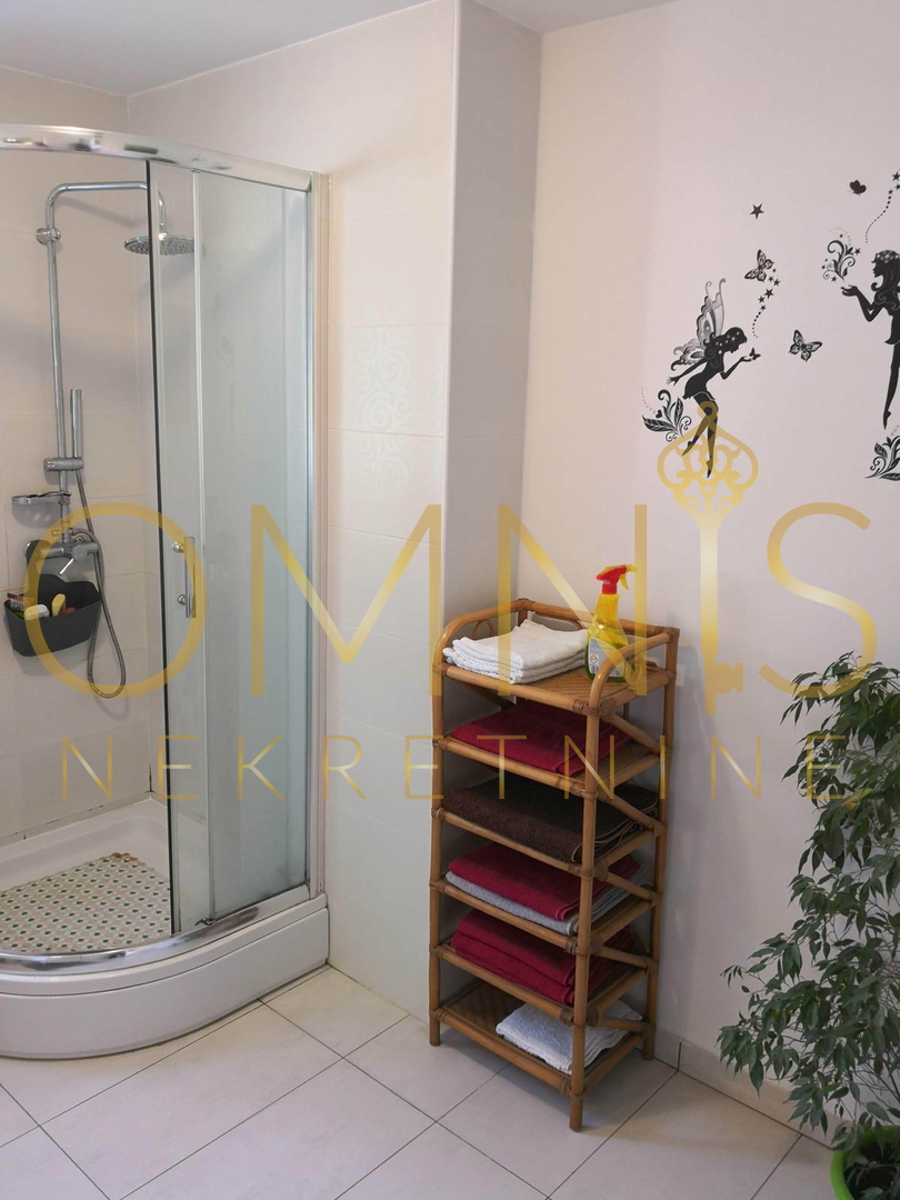 Casa indipendente a Kastav – ristrutturata, spaziosa e ideale per la vita familiare o per il turismo