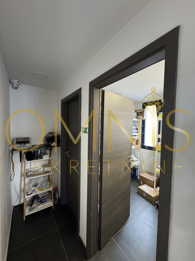 Vendesi capannone industriale con ampio cortile e reddito passivo – Čavle