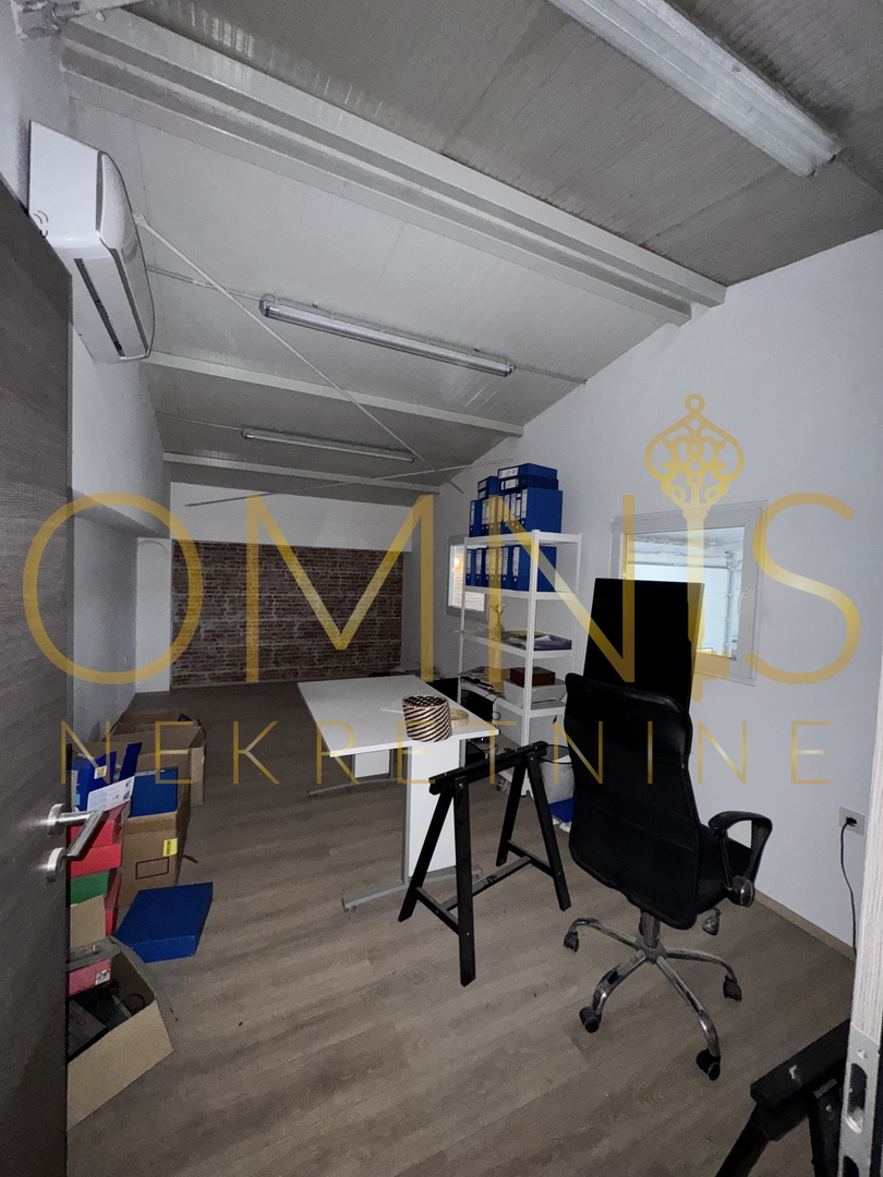 Vendesi capannone industriale con ampio cortile e reddito passivo – Čavle