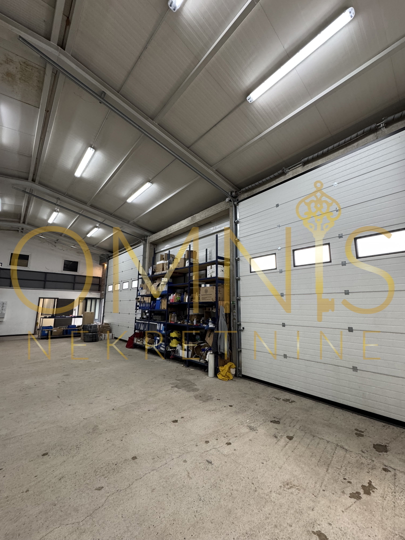 Vendesi capannone industriale con ampio cortile e reddito passivo – Čavle