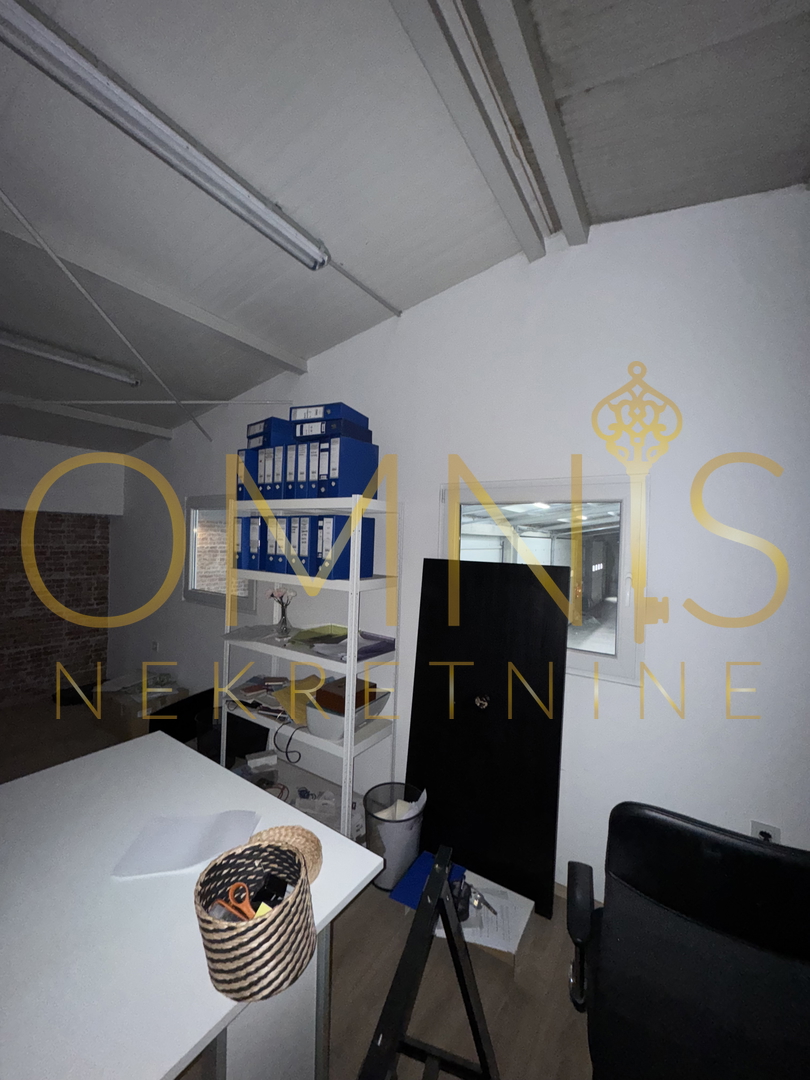 Vendesi capannone industriale con ampio cortile e reddito passivo – Čavle