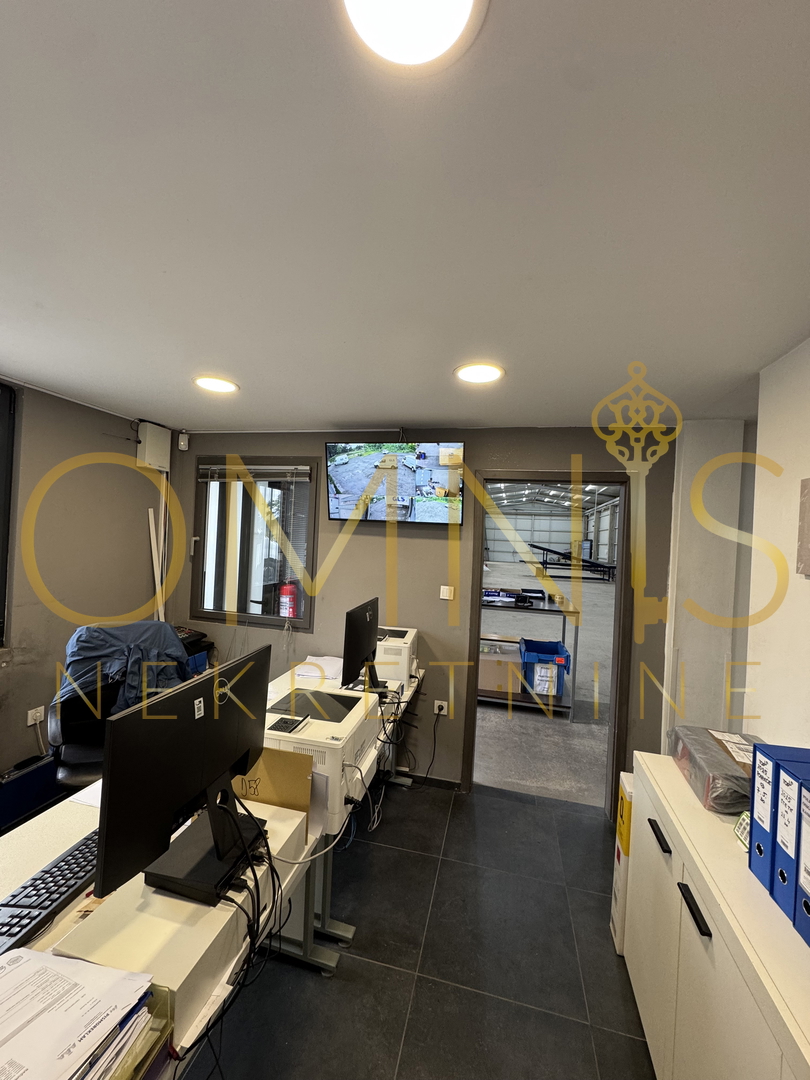 Vendesi capannone industriale con ampio cortile e reddito passivo – Čavle