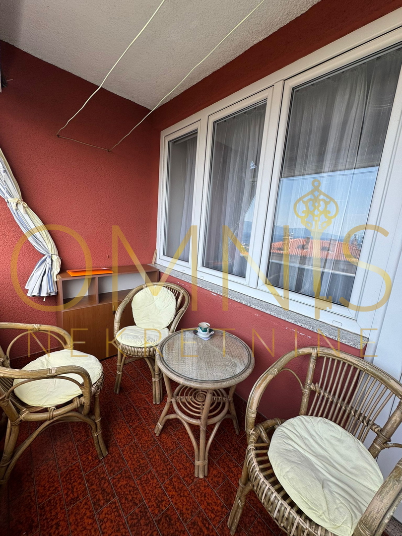 RIJEKA, PODMURVICE – Appartamento trilocale con balcone e vista mare, 68 m²