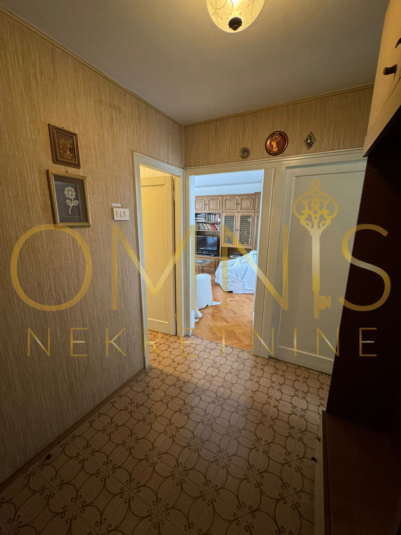 RIJEKA, PODMURVICE – Appartamento trilocale con balcone e vista mare, 68 m²