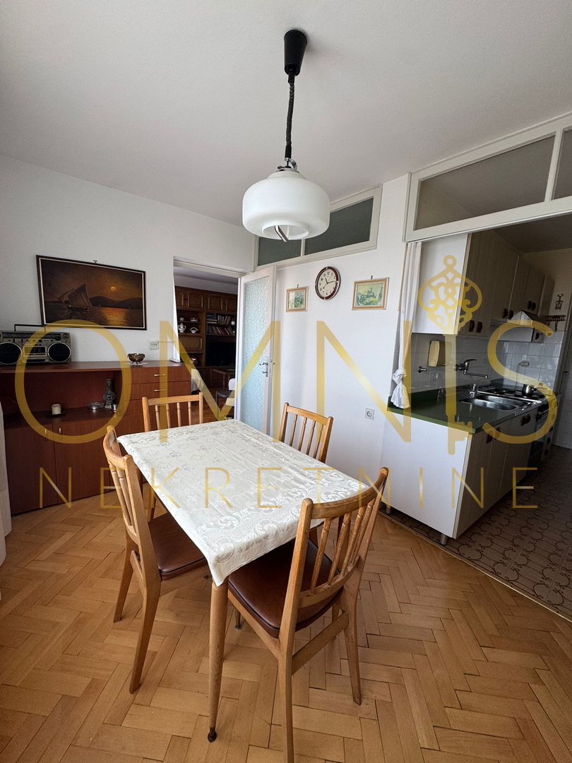 RIJEKA, PODMURVICE – Appartamento trilocale con balcone e vista mare, 68 m²