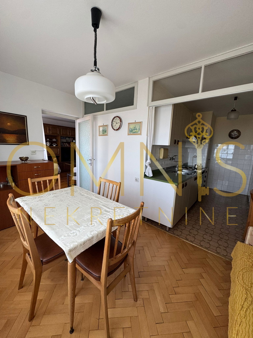 RIJEKA, PODMURVICE – Appartamento trilocale con balcone e vista mare, 68 m²