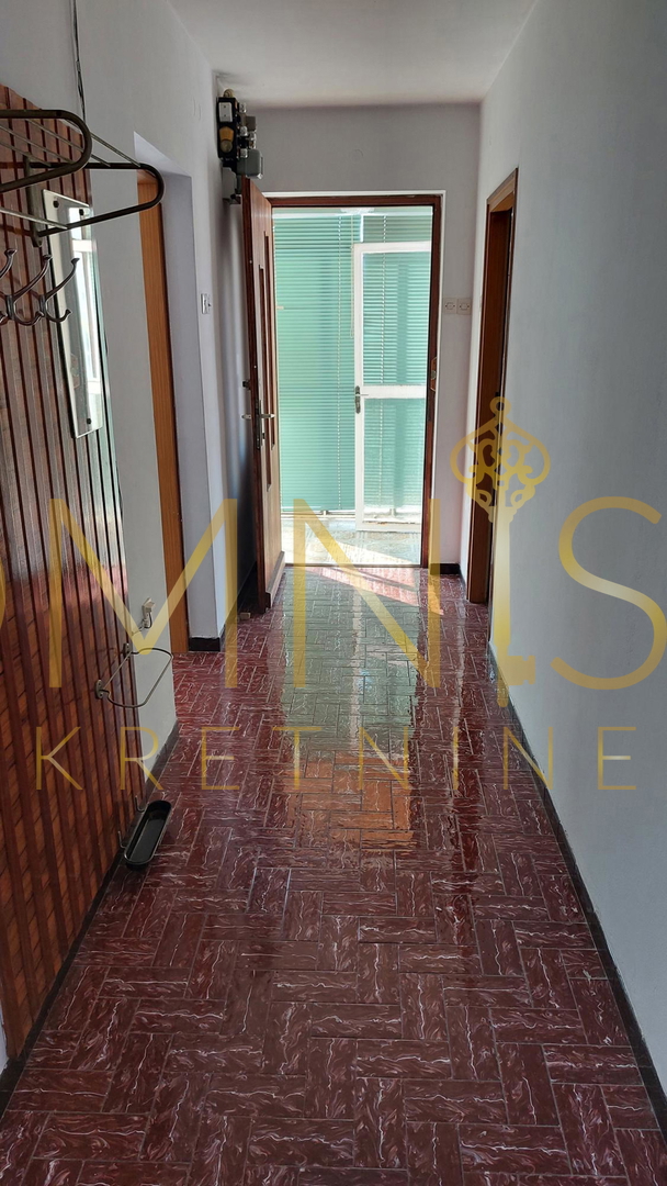Piano di una casa indipendente con vista mare e potenziale commerciale – Marčeljeva Draga, Fiume