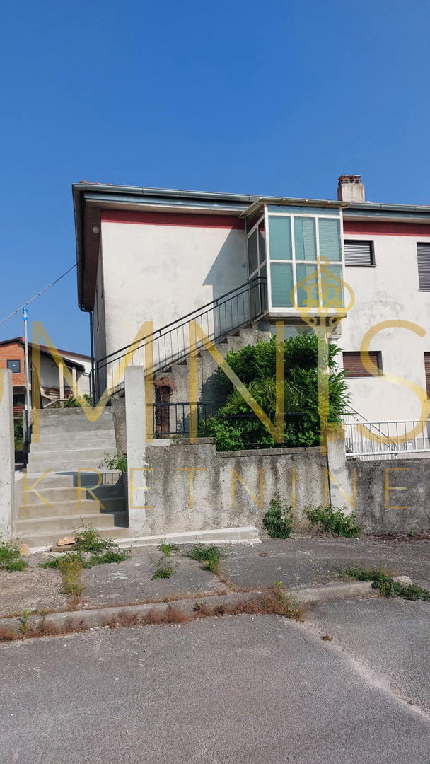 Piano di una casa indipendente con vista mare e potenziale commerciale – Marčeljeva Draga, Fiume