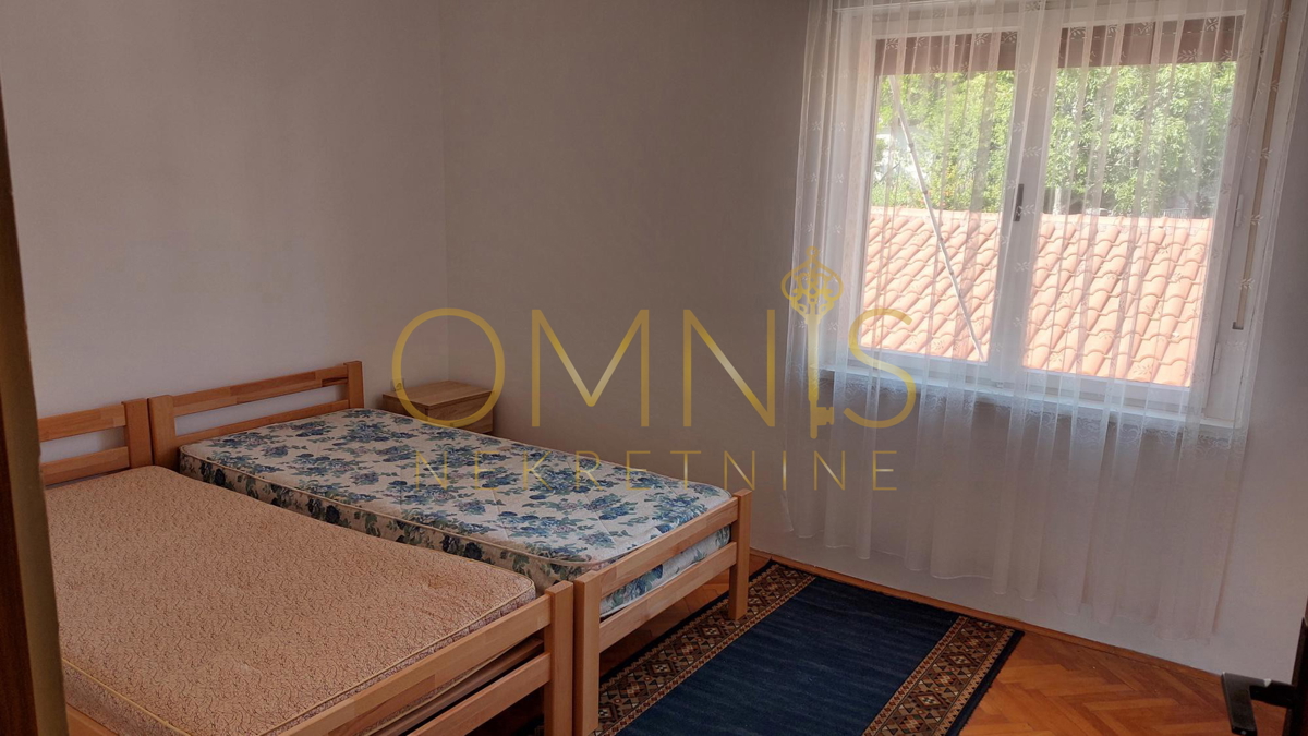 Piano di una casa indipendente con vista mare e potenziale commerciale – Marčeljeva Draga, Fiume