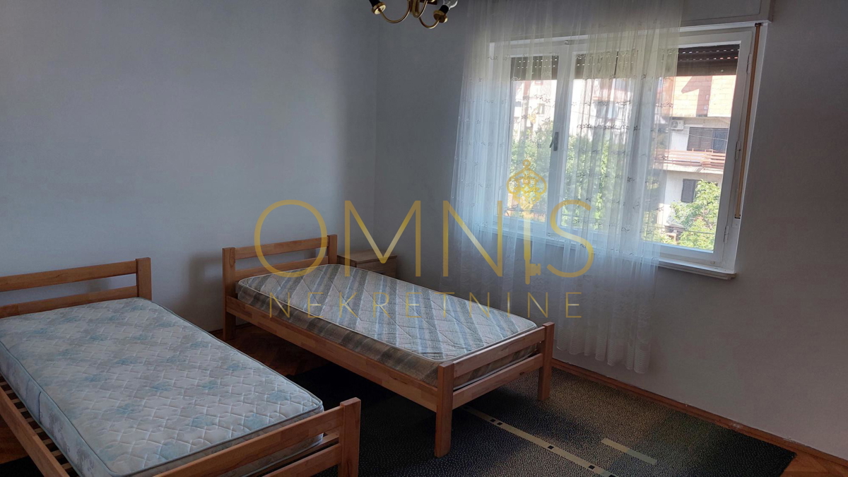 Piano di una casa indipendente con vista mare e potenziale commerciale – Marčeljeva Draga, Fiume