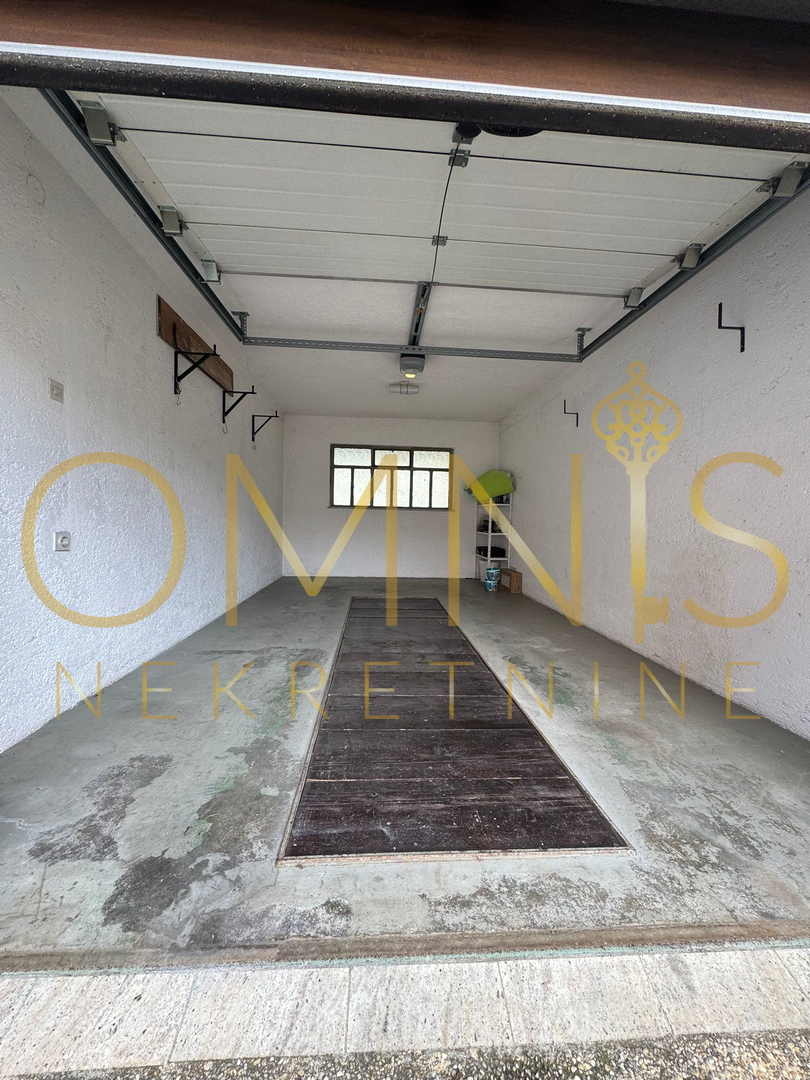 Juraši, Casa indipendente con tre appartamenti e due garage – ideale per famiglia o investimento