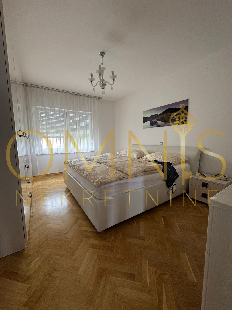 Juraši, Casa indipendente con tre appartamenti e due garage – ideale per famiglia o investimento