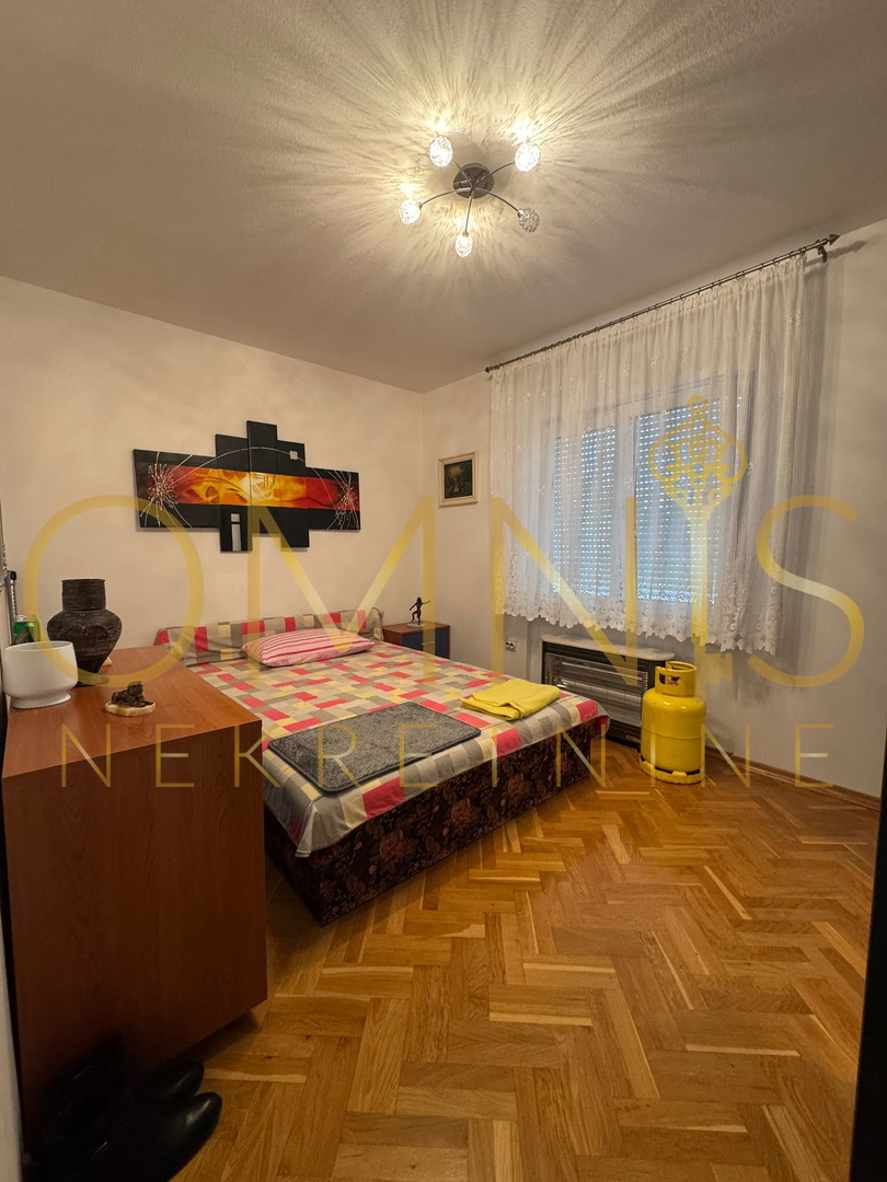 Juraši, Casa indipendente con tre appartamenti e due garage – ideale per famiglia o investimento