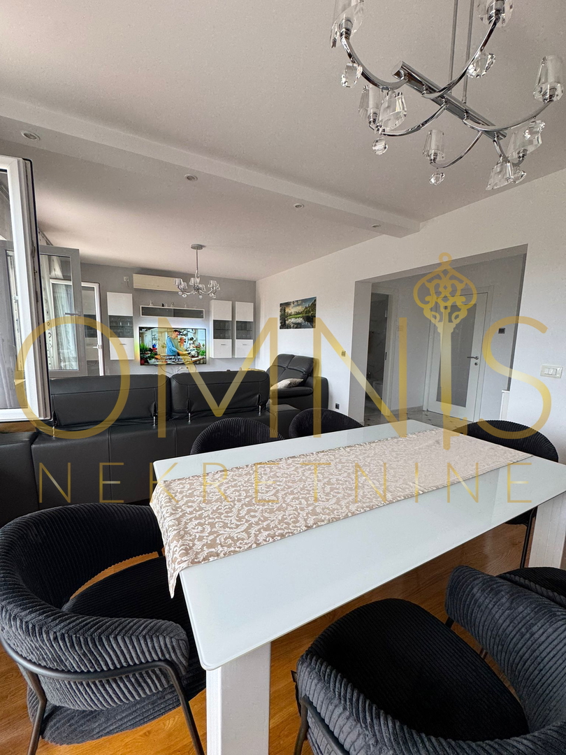 Juraši, Casa indipendente con tre appartamenti e due garage – ideale per famiglia o investimento