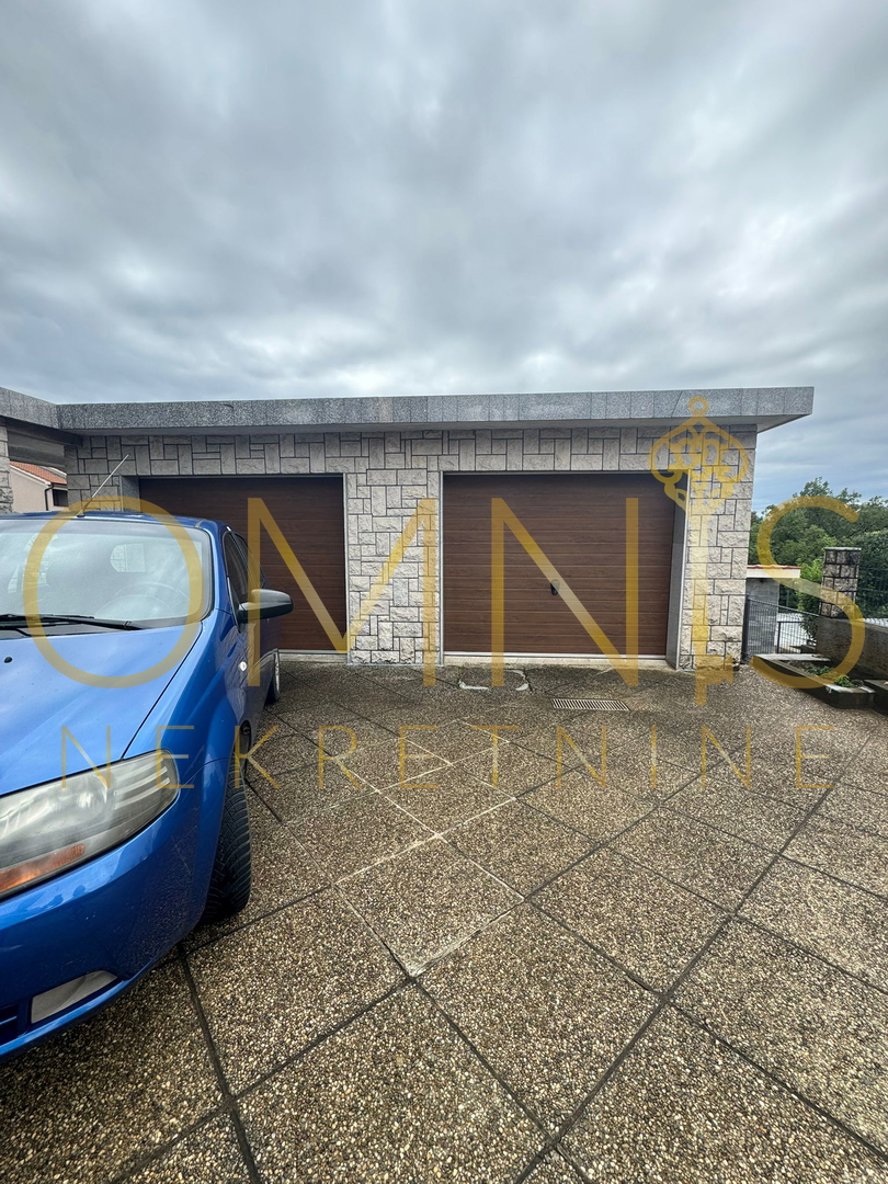 Juraši, Casa indipendente con tre appartamenti e due garage – ideale per famiglia o investimento