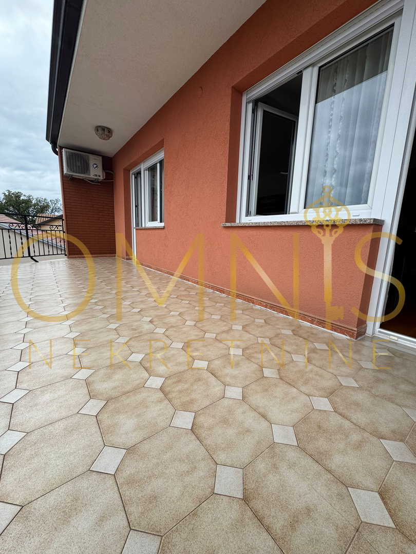 Juraši, Casa indipendente con tre appartamenti e due garage – ideale per famiglia o investimento